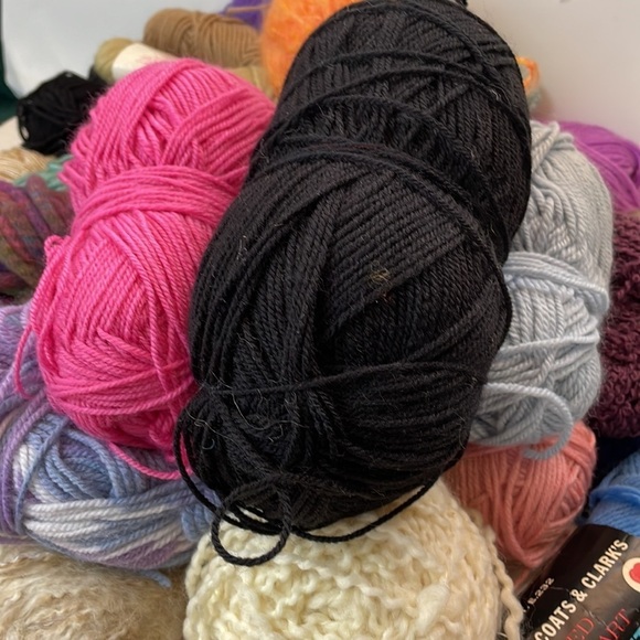 Miscellaneous BIG Bundle of Yarn - Picture 10 of 12